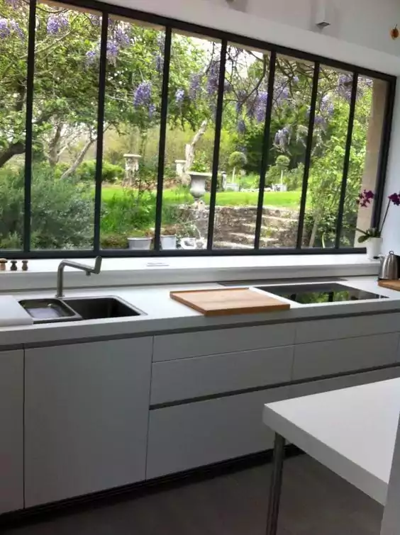 Desain Dapur Terbuka Menghadap Taman