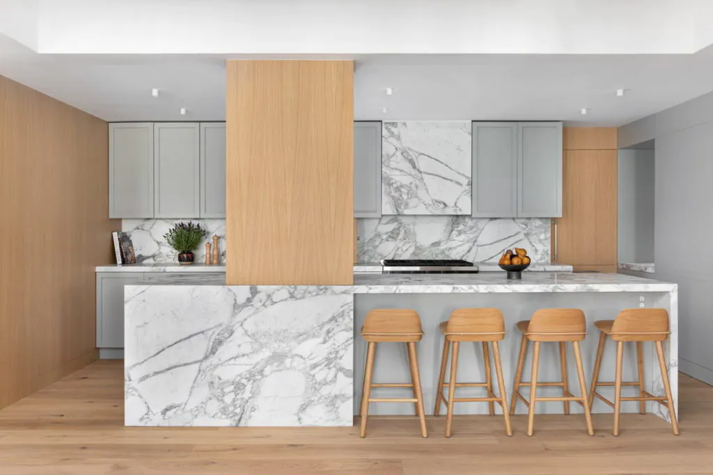 meja dapur granit dengan pola yang menarik