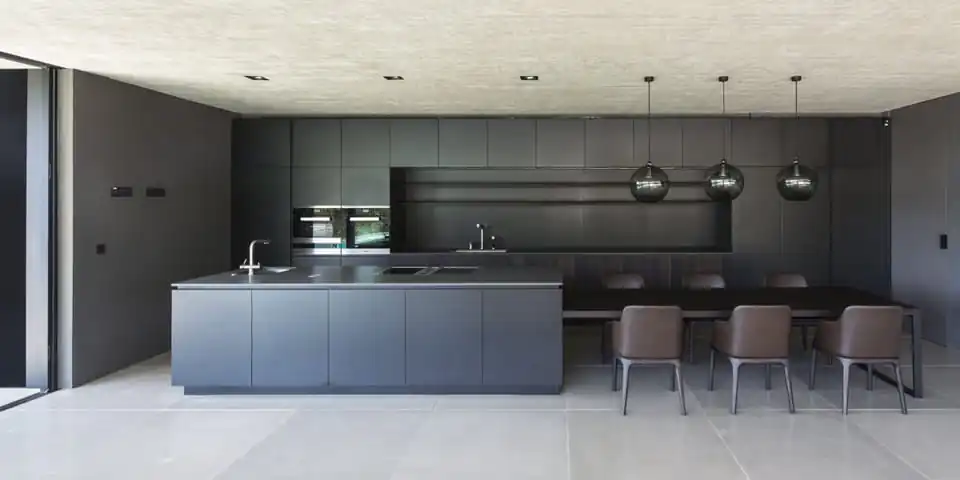 Meja dapur kayu dengan granit