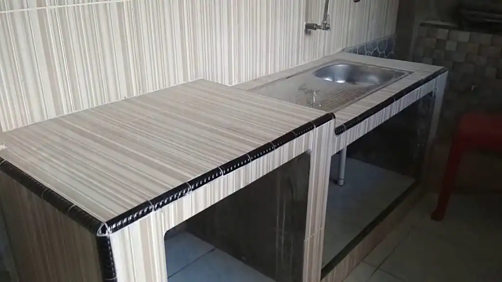 meja dapur keramik motif garis