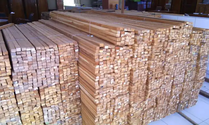 banner kayu meranti