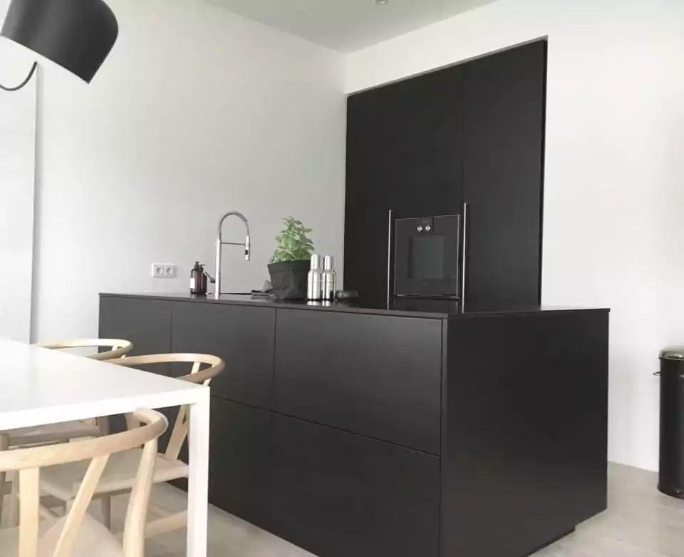 contoh mini bar rumah warna hitam