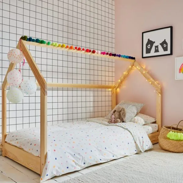 dekorasi kamar anak perempuan sederhana