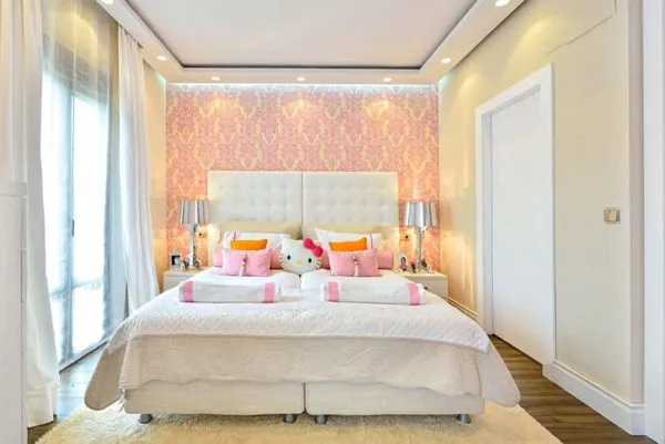 dekorasi kamar hellow kitty pink putih