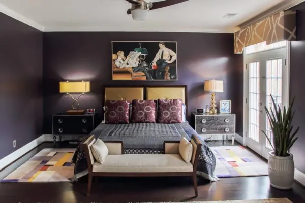 kamar warna ungu sederhana