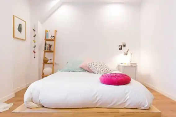 dekor kamar ukuran kecil putih
