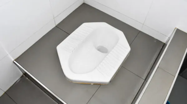 desain kamar mandi kecil wc jongkok bersih