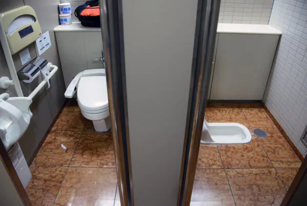 desain kamar mandi wc jongkok modern bagus
