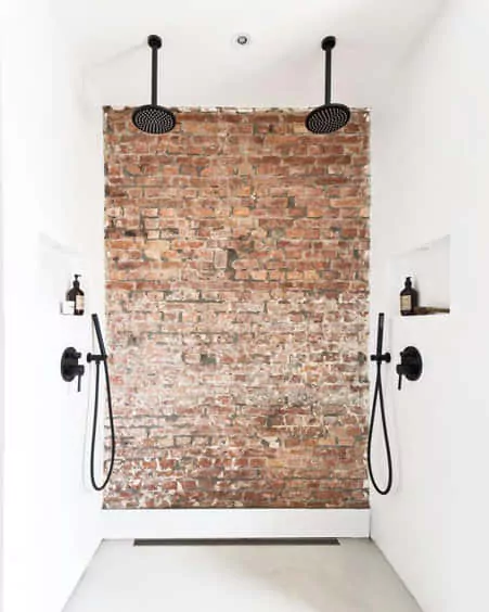 kamar mandi sederhana tapi bersih batu alam