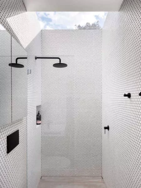 kamar mandi sederhana tapi bersih dan kecil