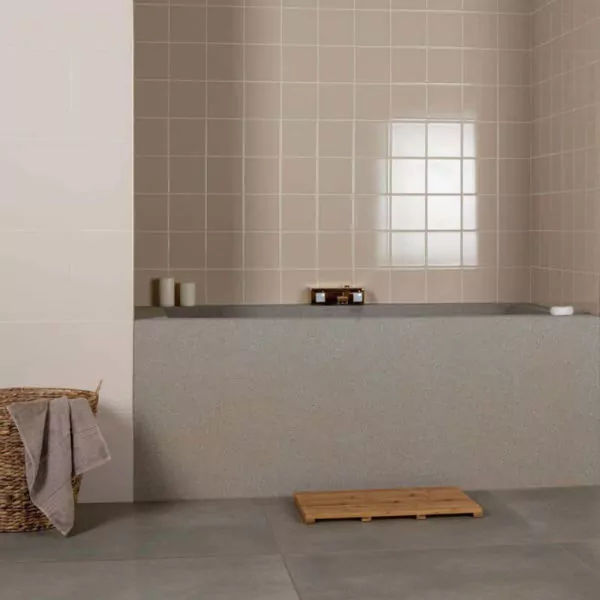 keramik dinding kamar mandi cream