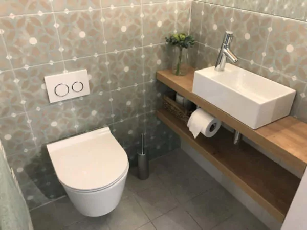 model kamar mandi sederhana tapi mewah dinding keramik