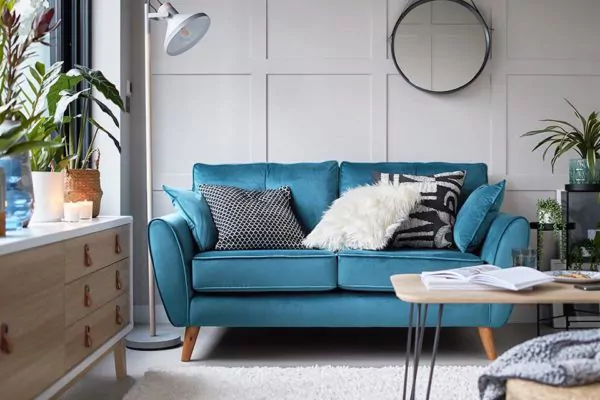 sofa di ruang keluarga