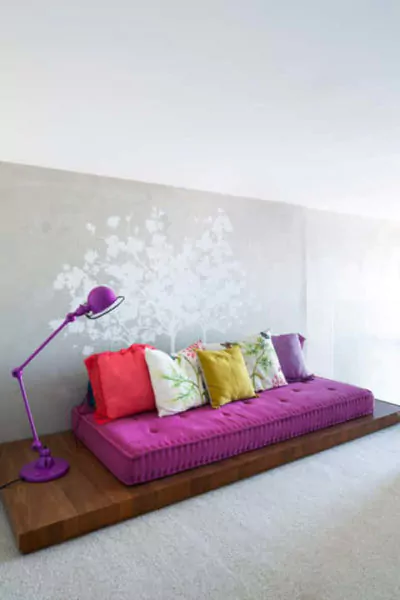 dekorasi ruang keluarga tanpa sofa