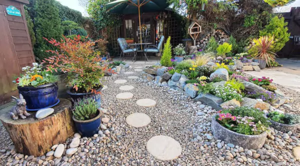 taman dari batu yang menarik