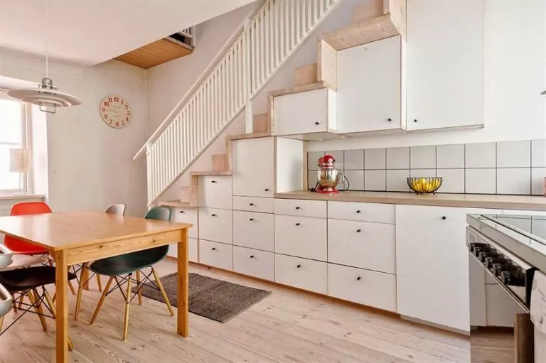 banner kitchen set bawah tangga