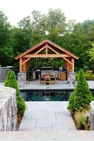 taman gazebo pinggir kolam renang