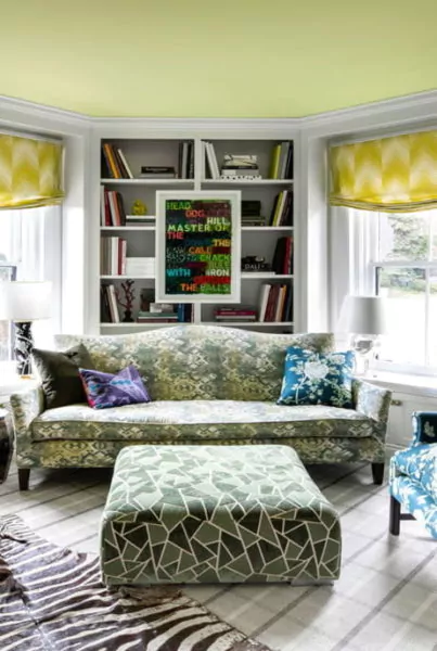 warna cat ruang tamu yang cerah - light lime green