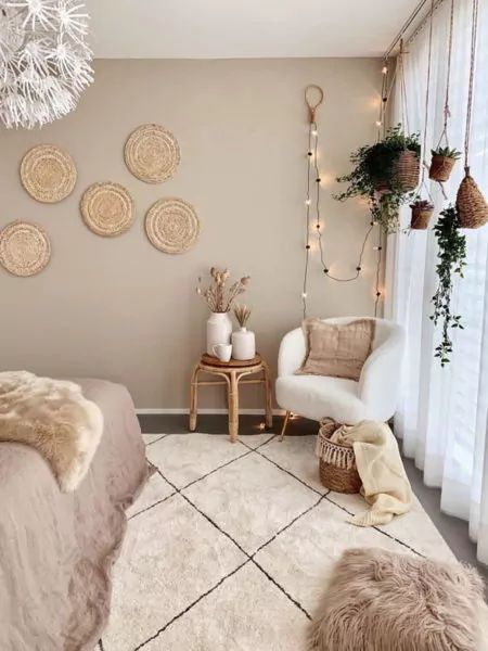 warna cat kamar yang bagus untuk perempuan - beige