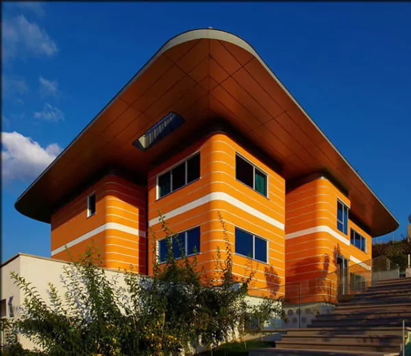 warna cat rumah bagian luar yang cerah - orange