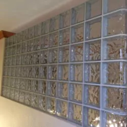 banner glass block pengganti jendela