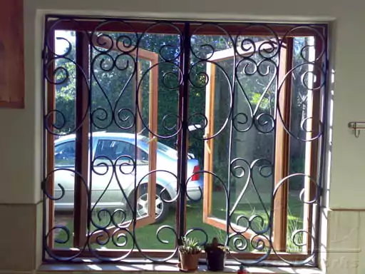 banner model teralis jendela klasik