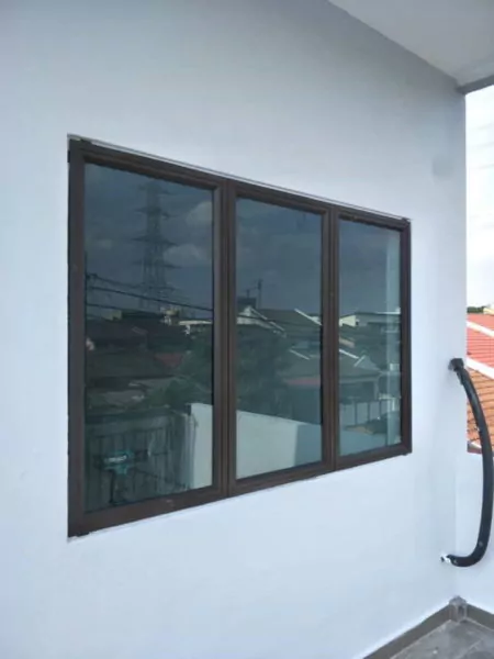 jendela geser tiga daun