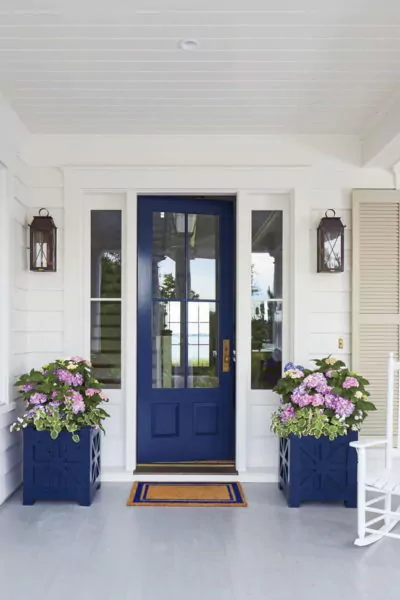 kombinasi warna cat kusen pintu dan jendela - biru & putih