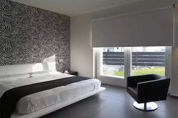 model jendela kamar depan dengan roller nlinds