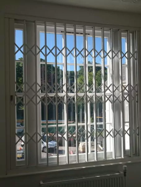 model teralis jendela minimalis