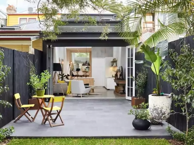 banner dekorasi teras rumah kecil