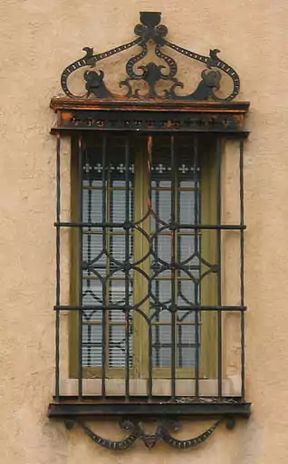 model teralis jendela besi ulir mewah