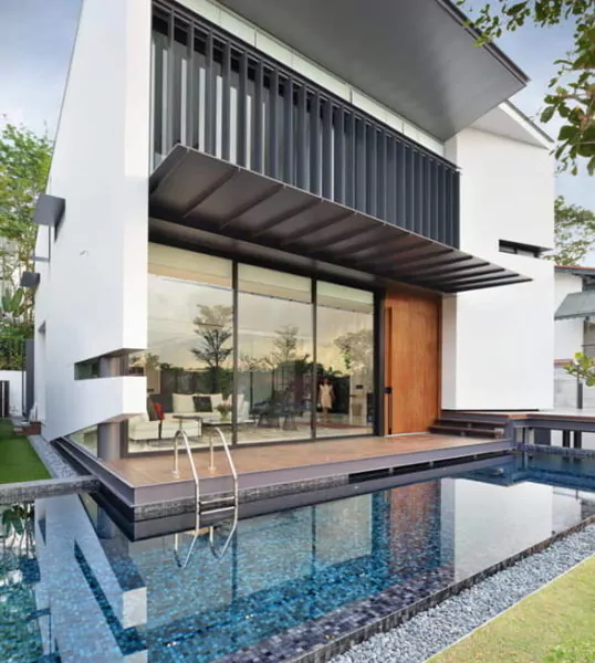 model teras rumah masa kini dengan kolam renang