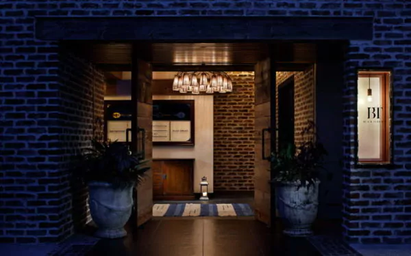 teras rumah minimalis modern dengan batu bata ekspos