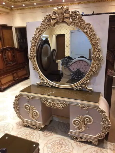 meja rias minimalis modern yang antik