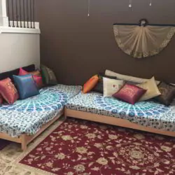 banner ruang tamu lesehan shabby