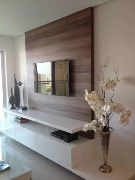 tambahkan wall panel pada bagian dinding supaya terlihat indah - ruang tv minimalis kecil
