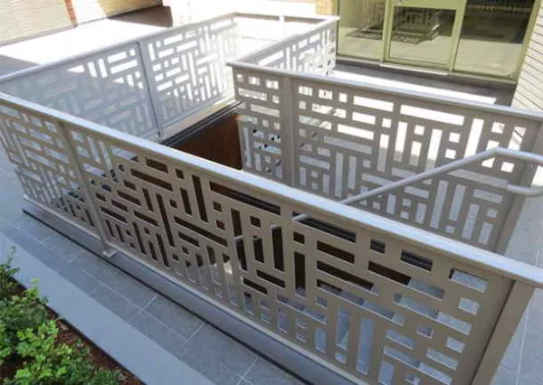 Pagar besi minimalis