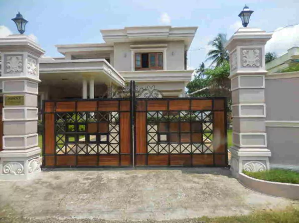 Pagar rumah mewah