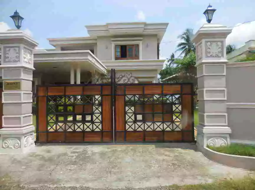 Pagar rumah mewah